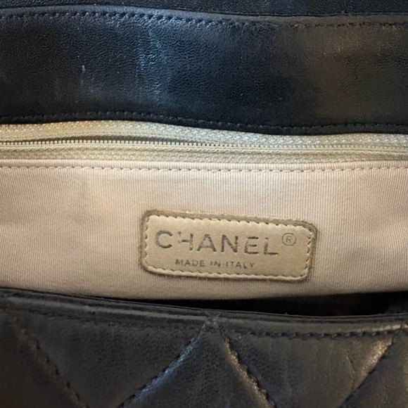 Chanel Quilted Maxi Chain Around Flap Bag - Picture 6 of 9